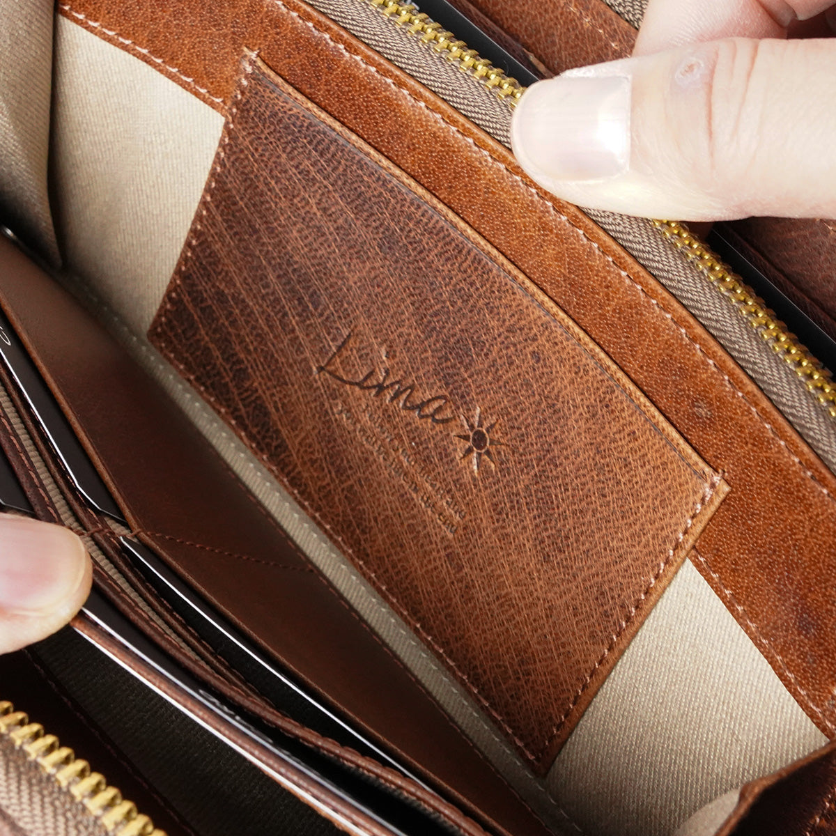 油麂皮圓拉鍊長皮夾 FZKM10