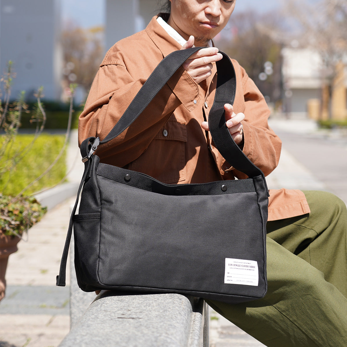 JUNGLE CLOTH Newspaper Shoulder Bag L Size GRN7701