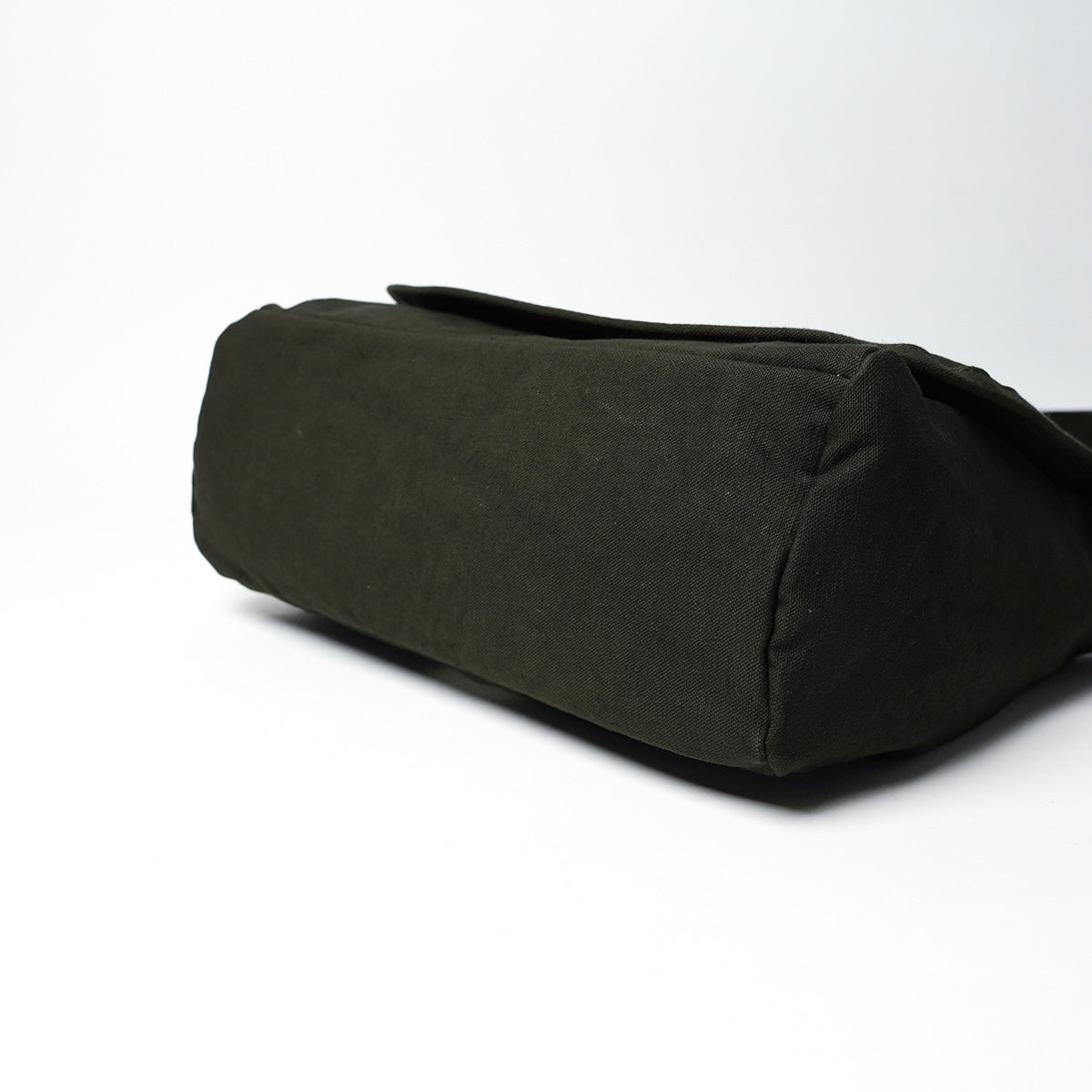 KUROSABI - Black Rust Dye - Flap Shoulder Bag M GRN9601
