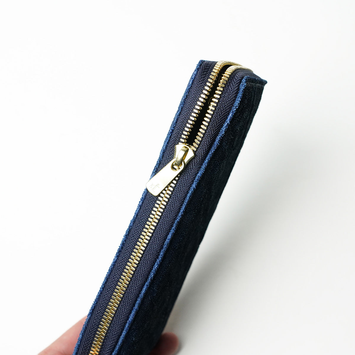 Indigo dyed x elephant leather round zipper long wallet HRD1000