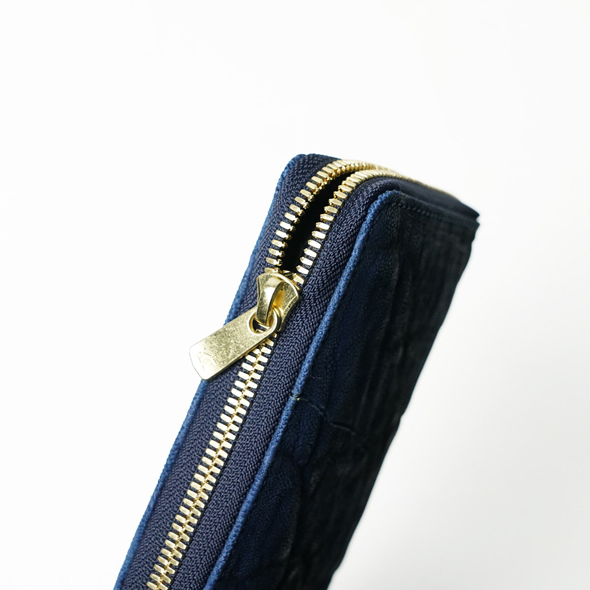 Indigo dyed x elephant leather round zipper half wallet HRD1001