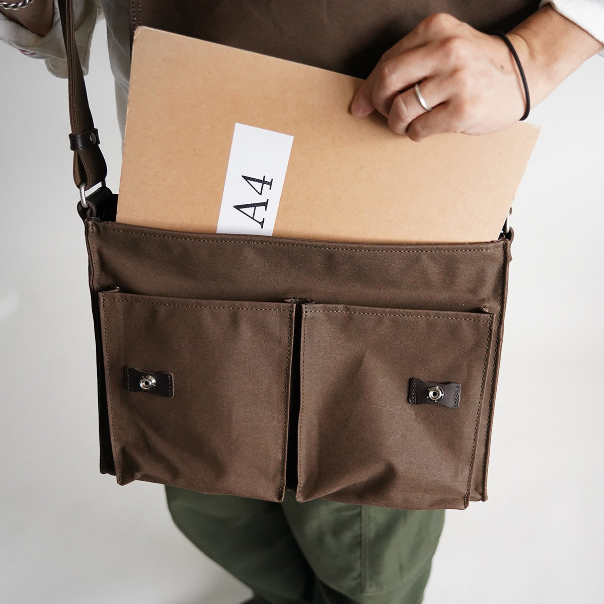 Shelter Duck Horizontal Shoulder Bag (L) INS603