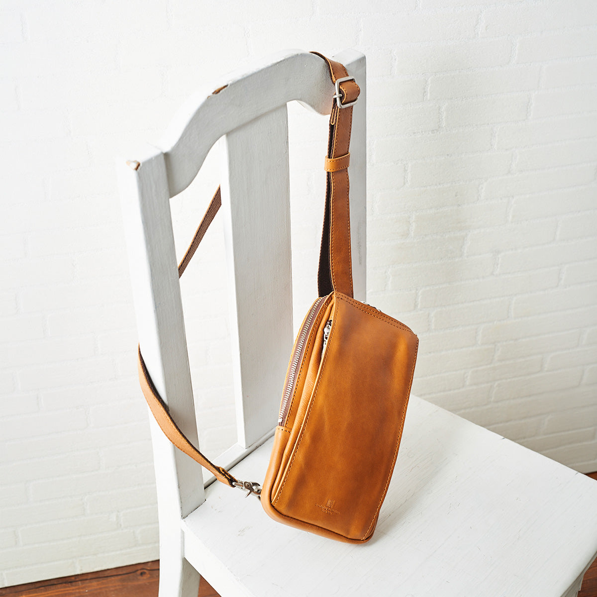 SLANTING -スランティング- タテ型ボディバッグ S KOT1007