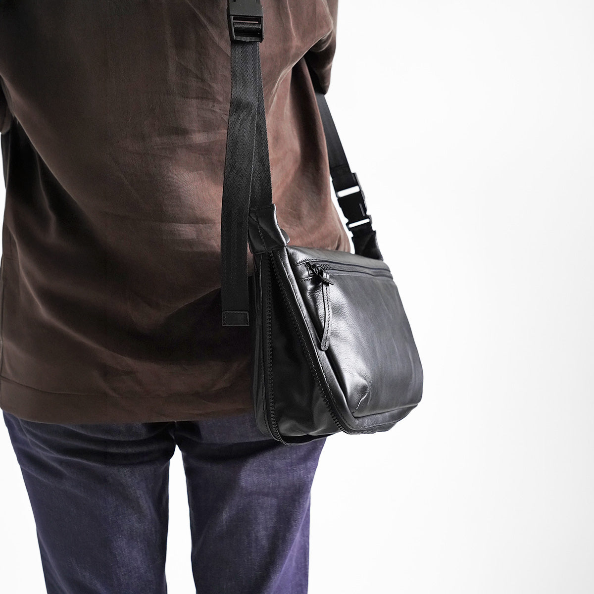 Glossy Expandable Horizontal Shoulder Bag M LZKM1502