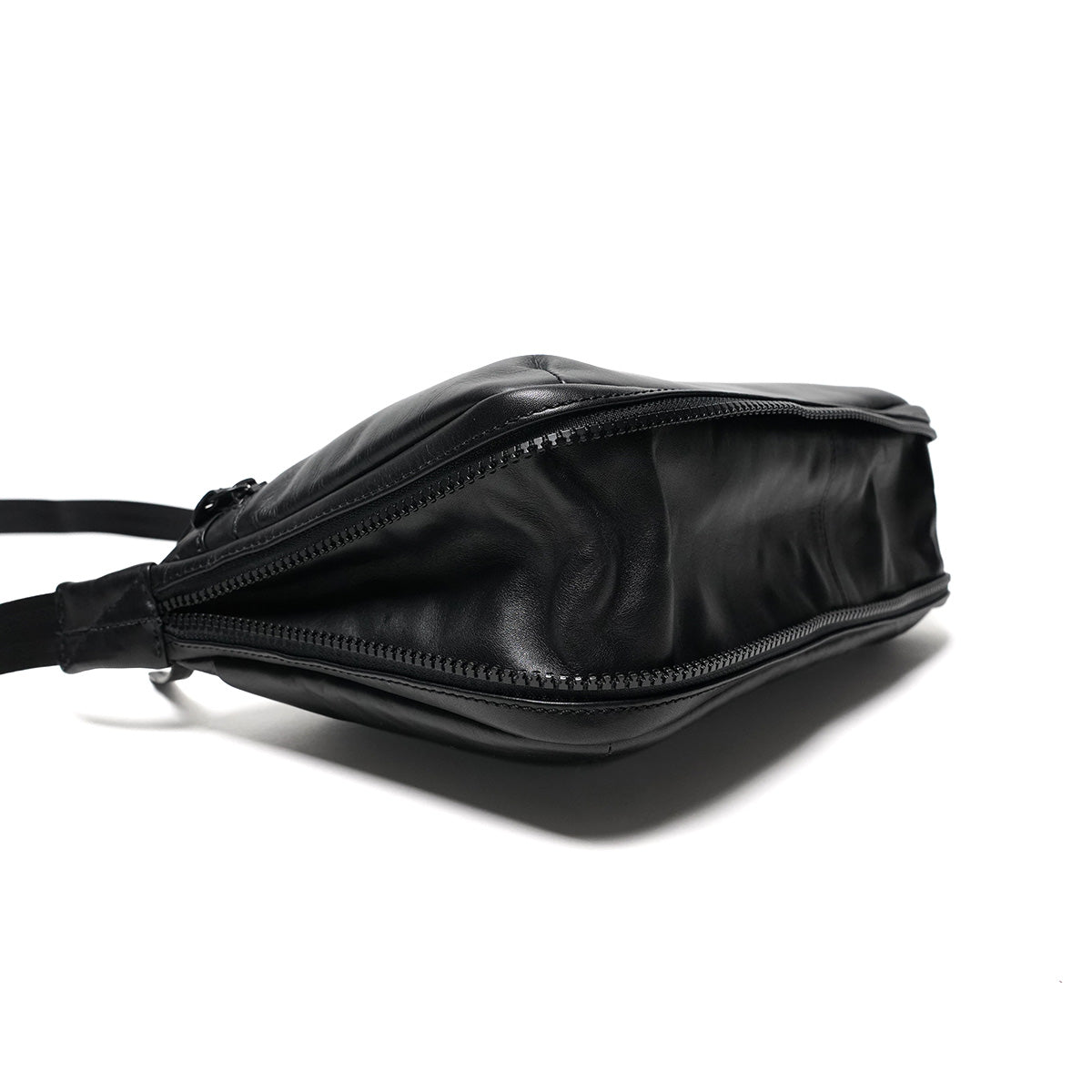 Glossy Expandable Horizontal Shoulder Bag M LZKM1502
