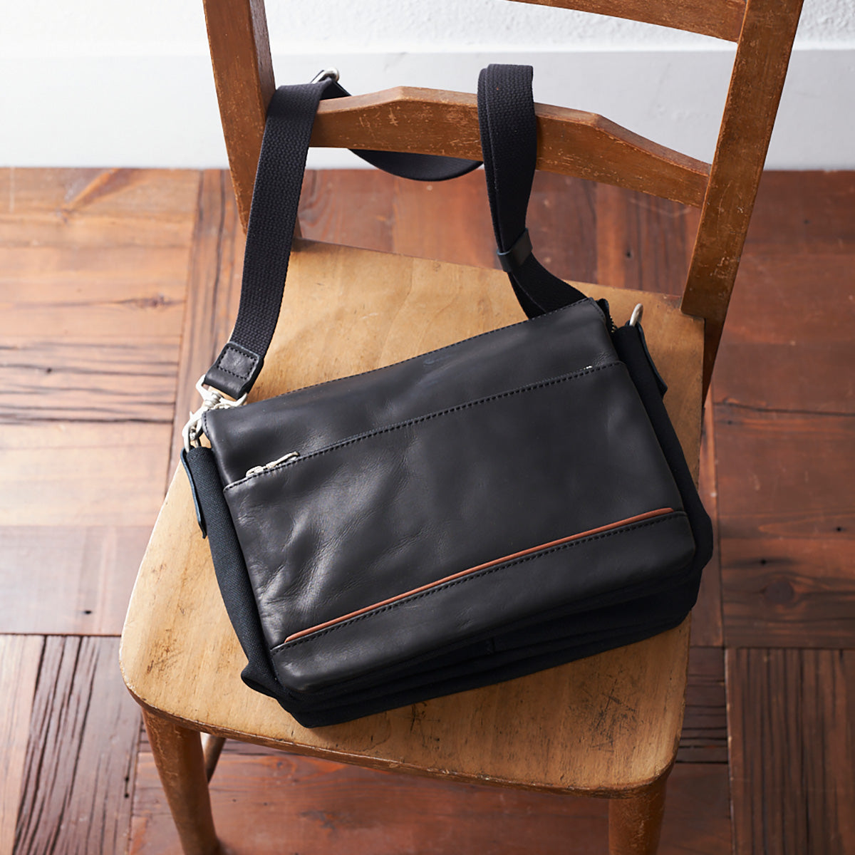 グローブレザー ショルダーバッグ YNM200