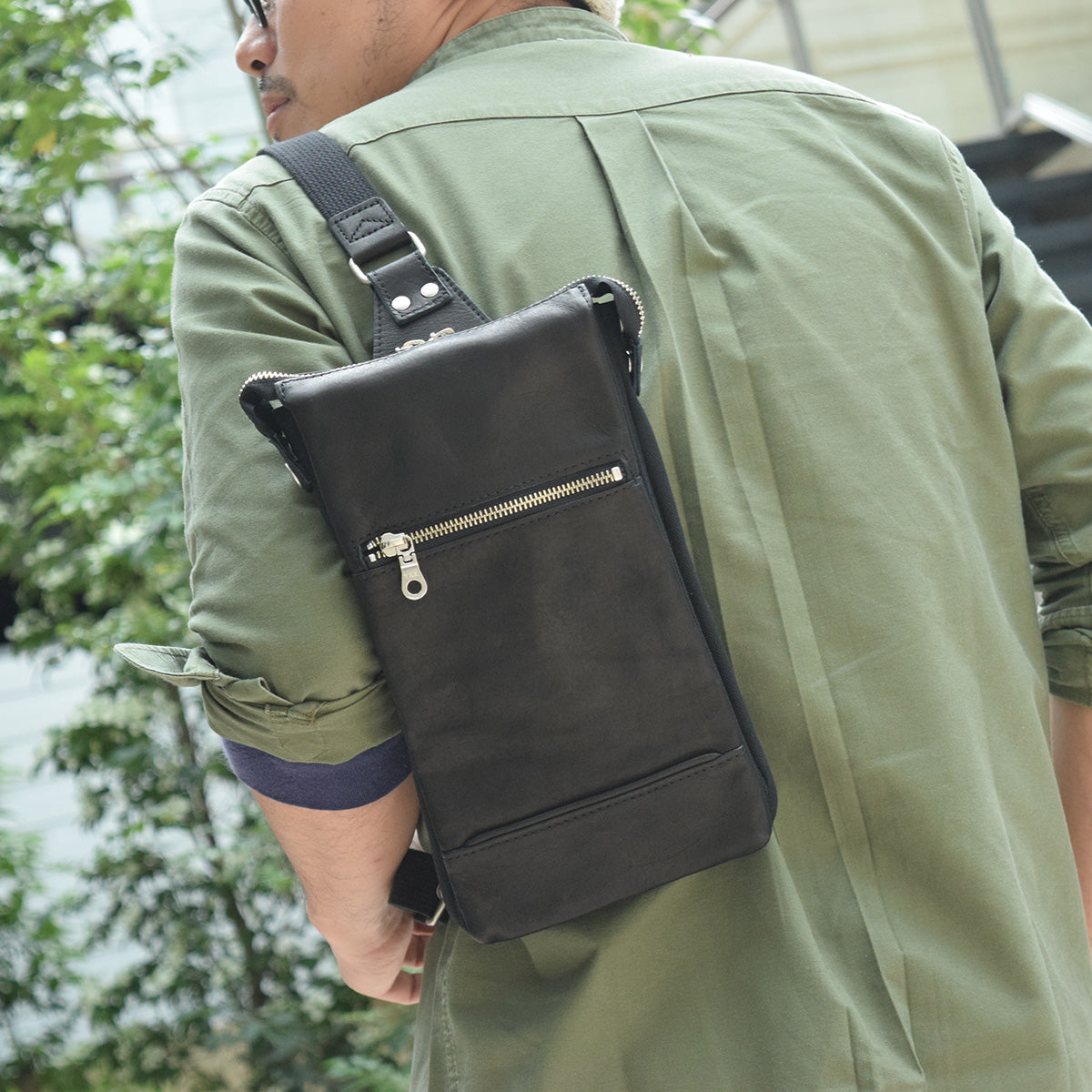 グローブレザー タテ型ボディバッグ YNM210