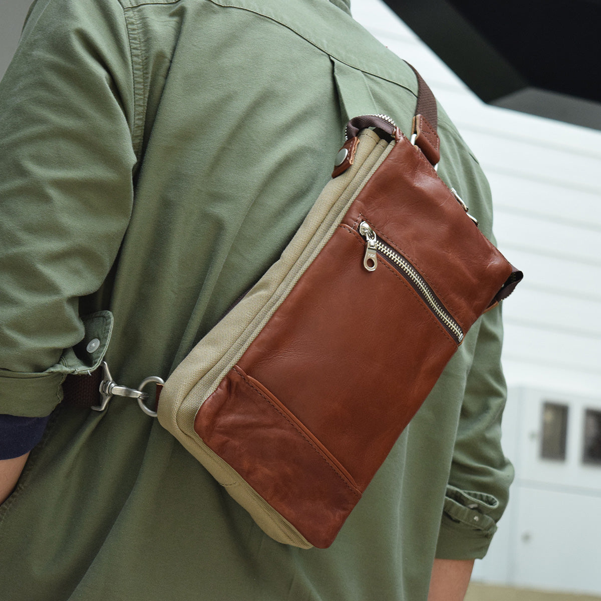 グローブレザー タテ型ボディバッグ YNM210