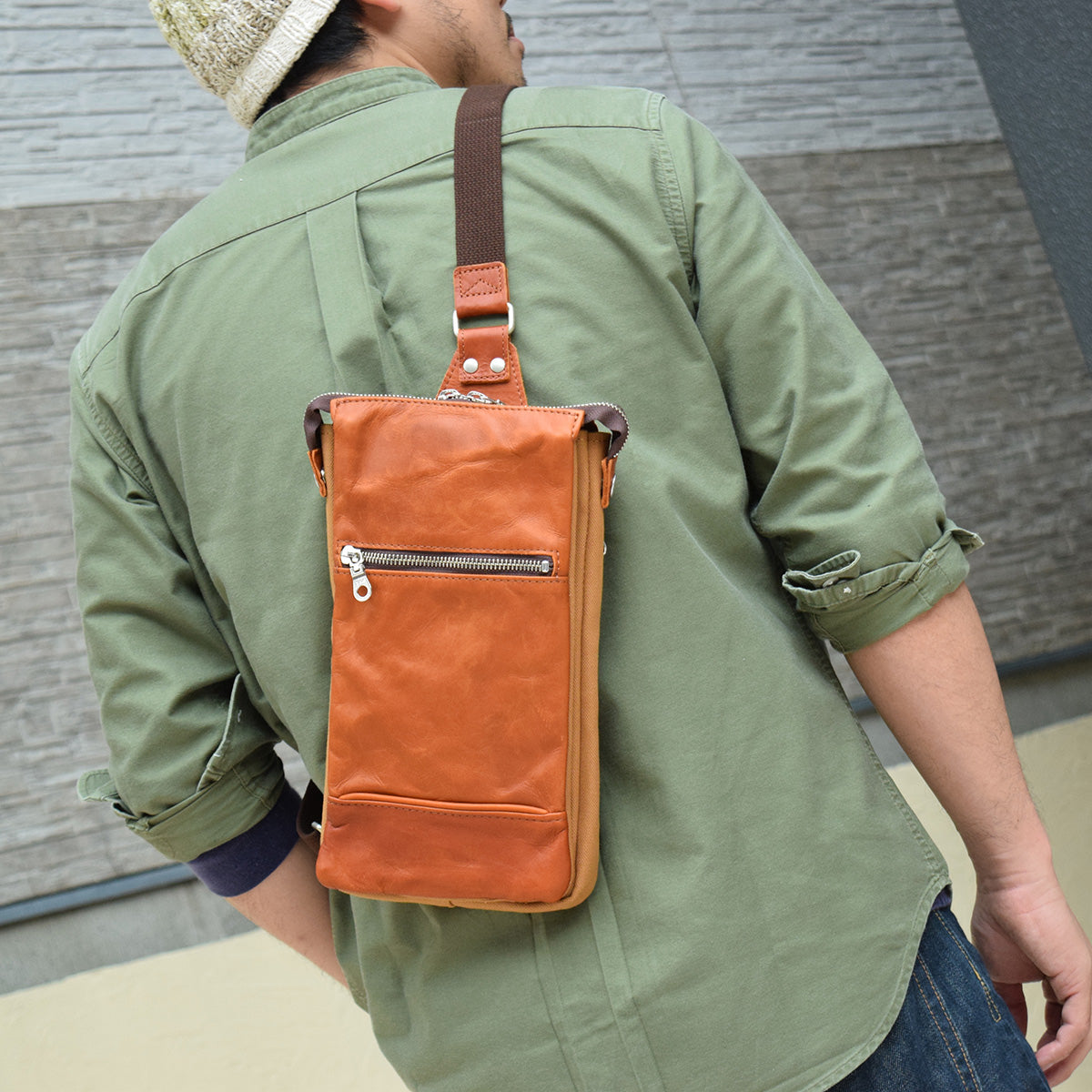 グローブレザー タテ型ボディバッグ YNM210