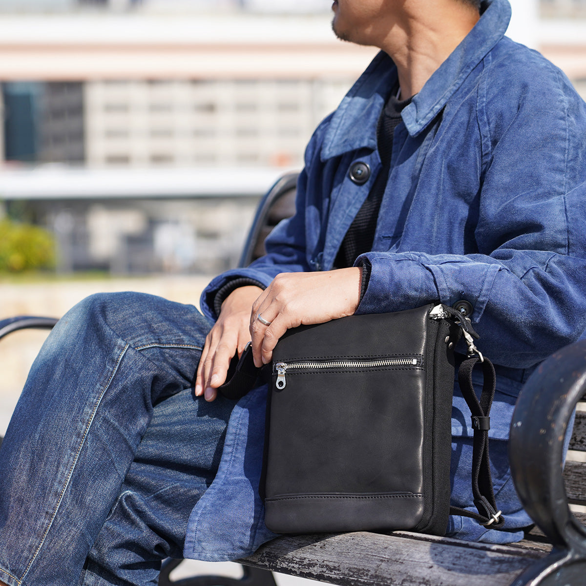 グローブレザー タテ型ショルダーバッグ YNM232