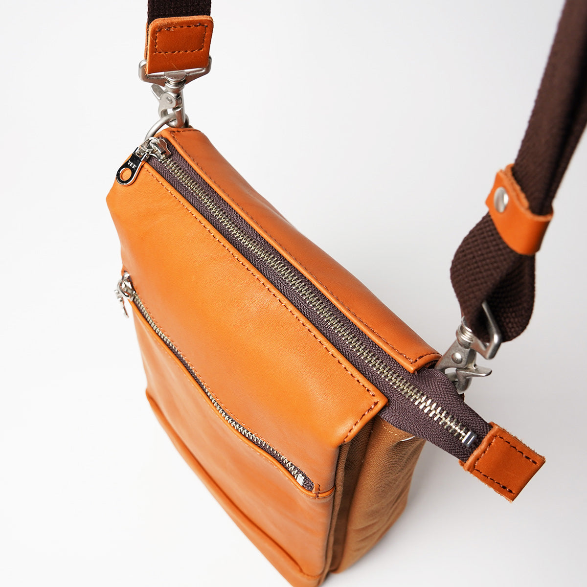 グローブレザー タテ型ショルダーバッグ YNM232