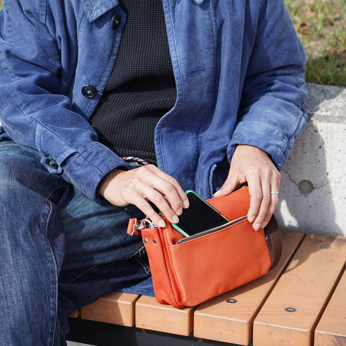 グローブレザー ヨコ型ミニショルダーバッグ YNM233