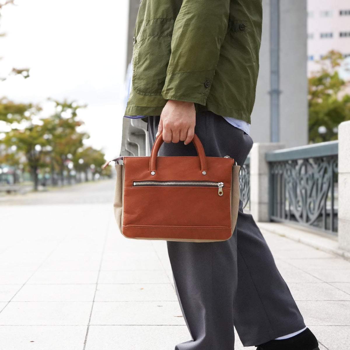 グローブレザー ミニブリーフショルダーバッグ YNM234