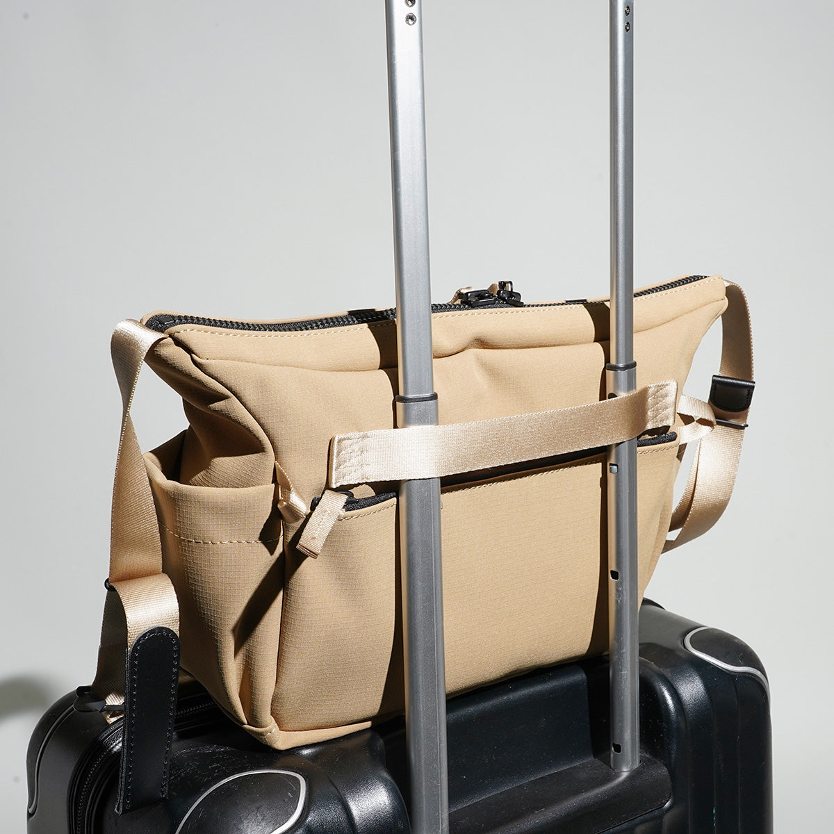 MINOTECH -Minotech Layer- Shoulder Bag, Medium, YNM5604