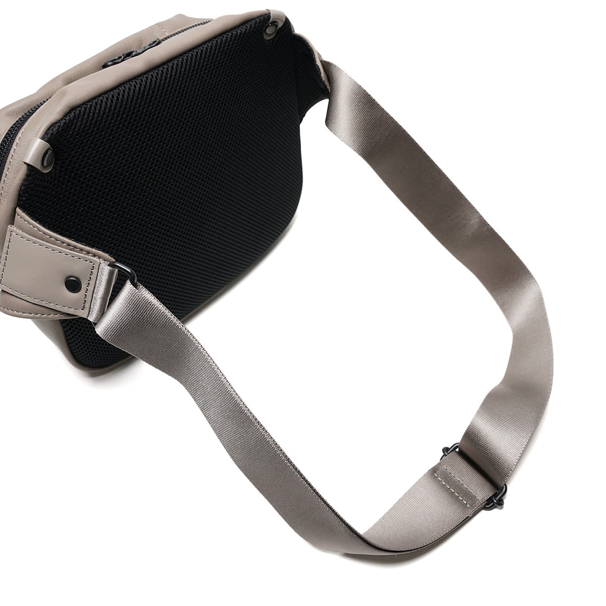 オイルソフトレザー ヨコ型 ボディバッグ YNM990