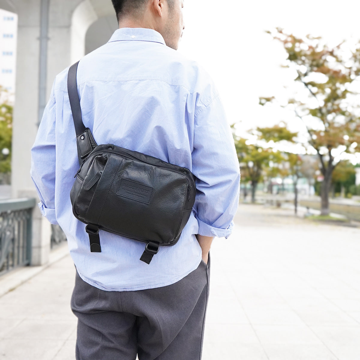 オイルソフトレザー ヨコ型 ボディバッグ YNM990