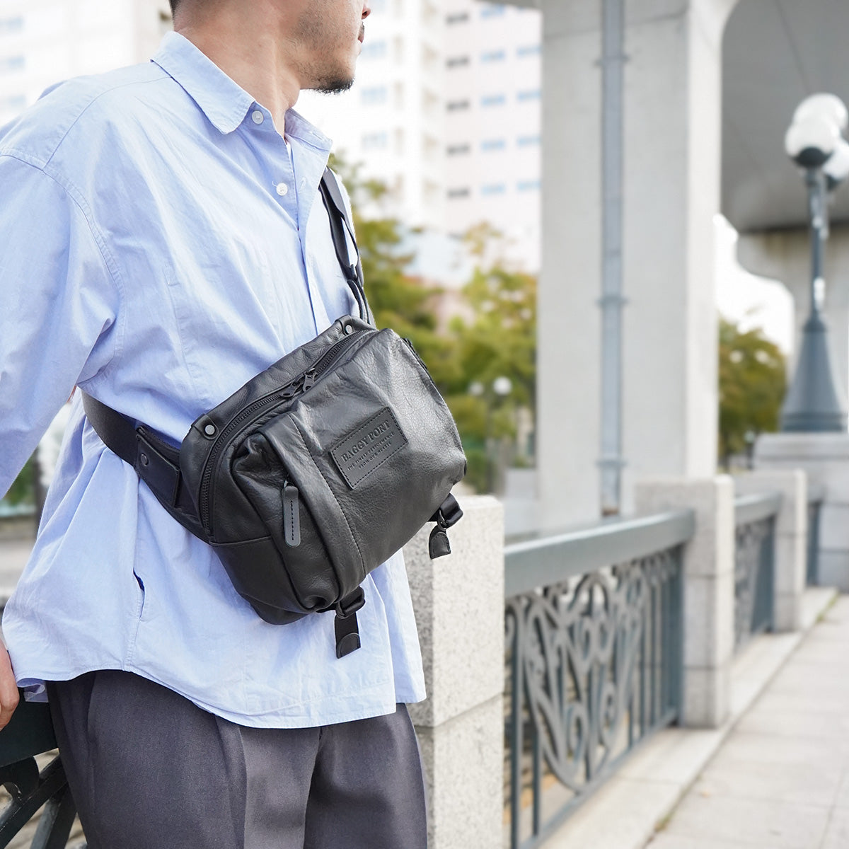 オイルソフトレザー ヨコ型 ボディバッグ YNM990