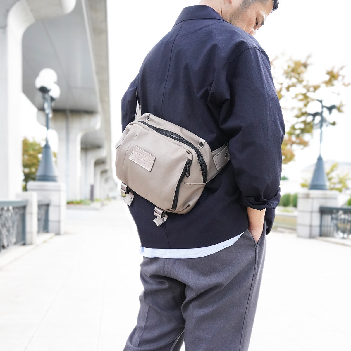 オイルソフトレザー ヨコ型 ボディバッグ YNM990