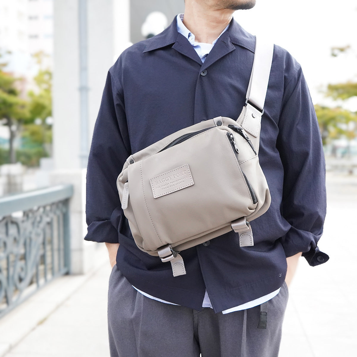 オイルソフトレザー ヨコ型 ボディバッグ YNM990