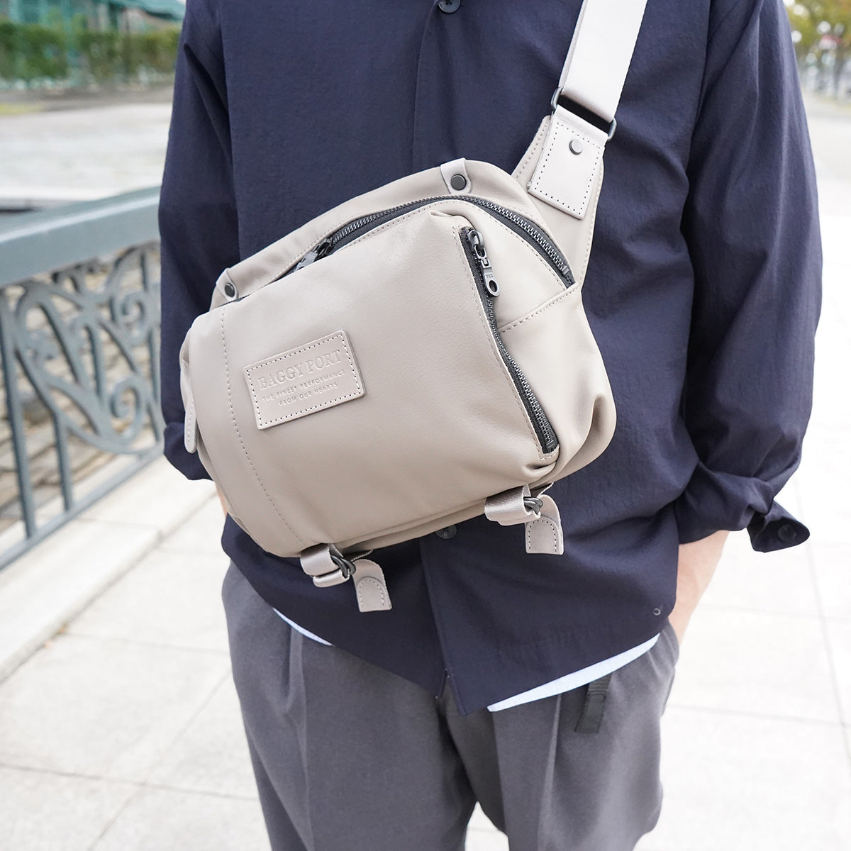 オイルソフトレザー ヨコ型 ボディバッグ YNM990