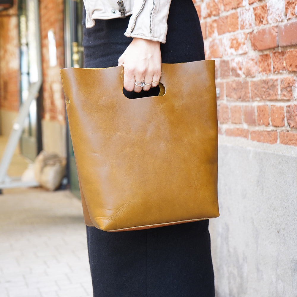 Double Oil VI LEATHER Woven Handle Shoulder Bag CMAK1014