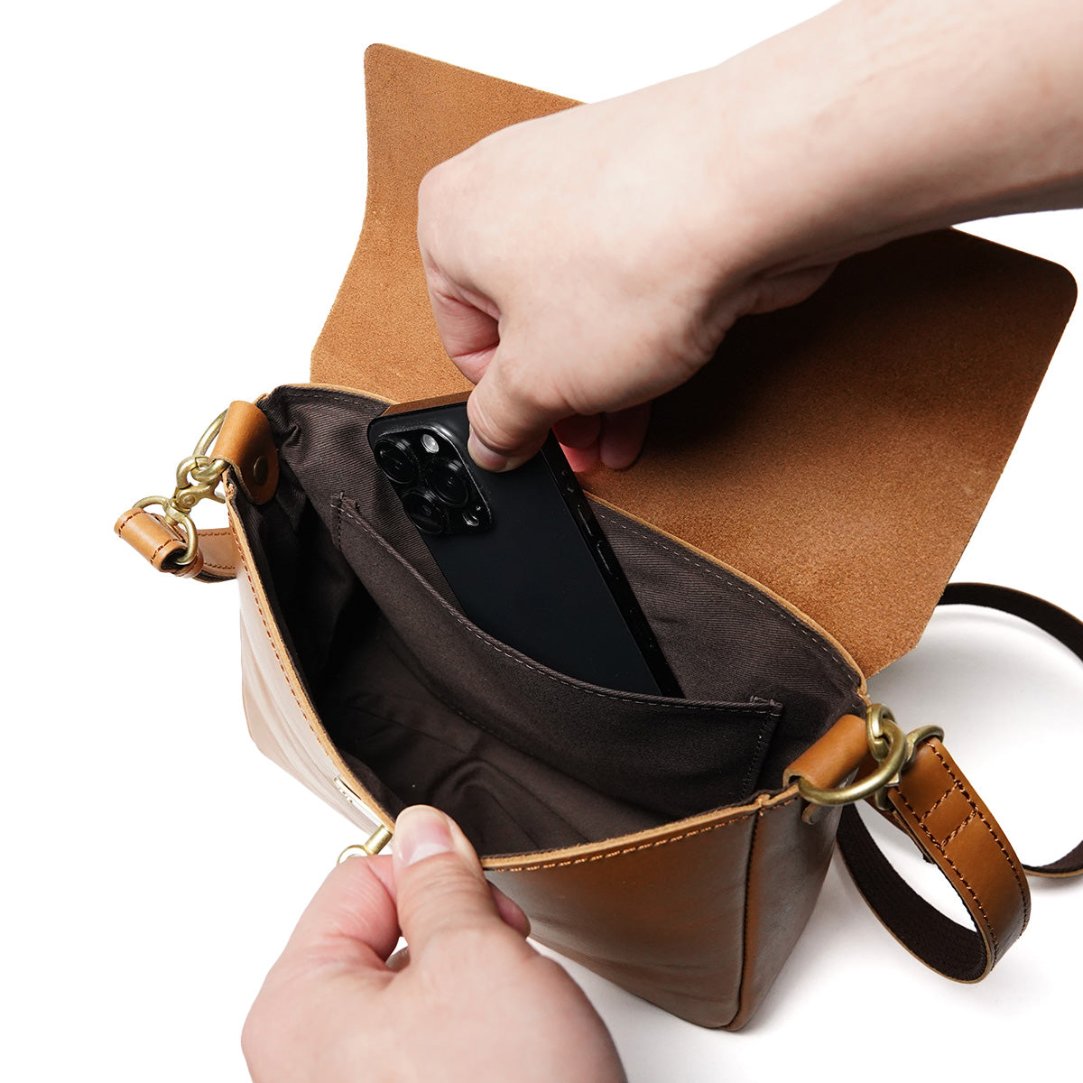 Double Oil VI LERTHER フラップミニショルダーバッグ CMAK1026