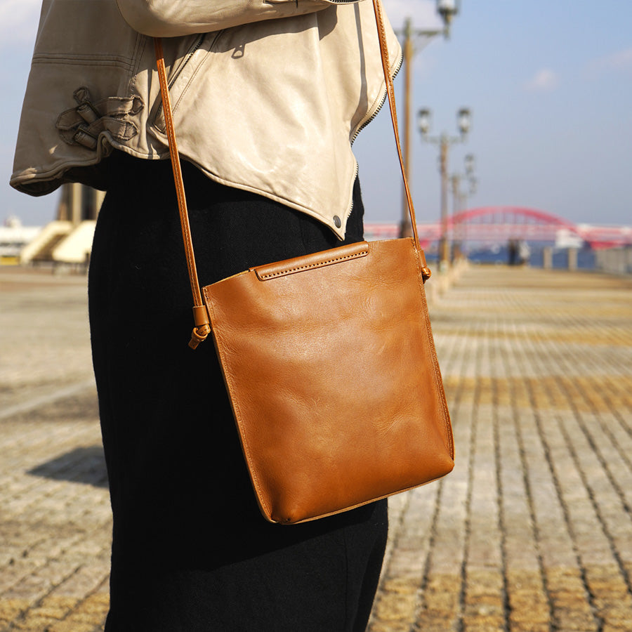 Double Oil VI LEATHER Sacoche Shoulder Bag CMAK1031