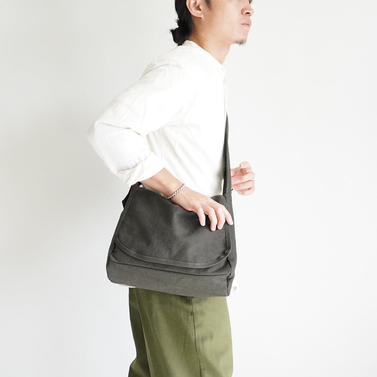 KUROSABI-黒さび染め- フラップ付きショルダーバッグ M GRN9601