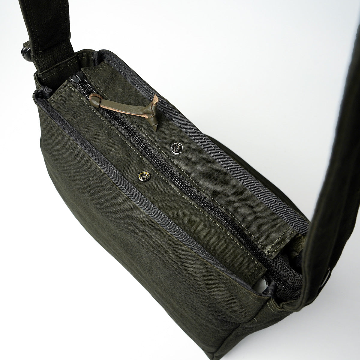 KUROSABI - Black Rust Dye - Flap Shoulder Bag M GRN9601
