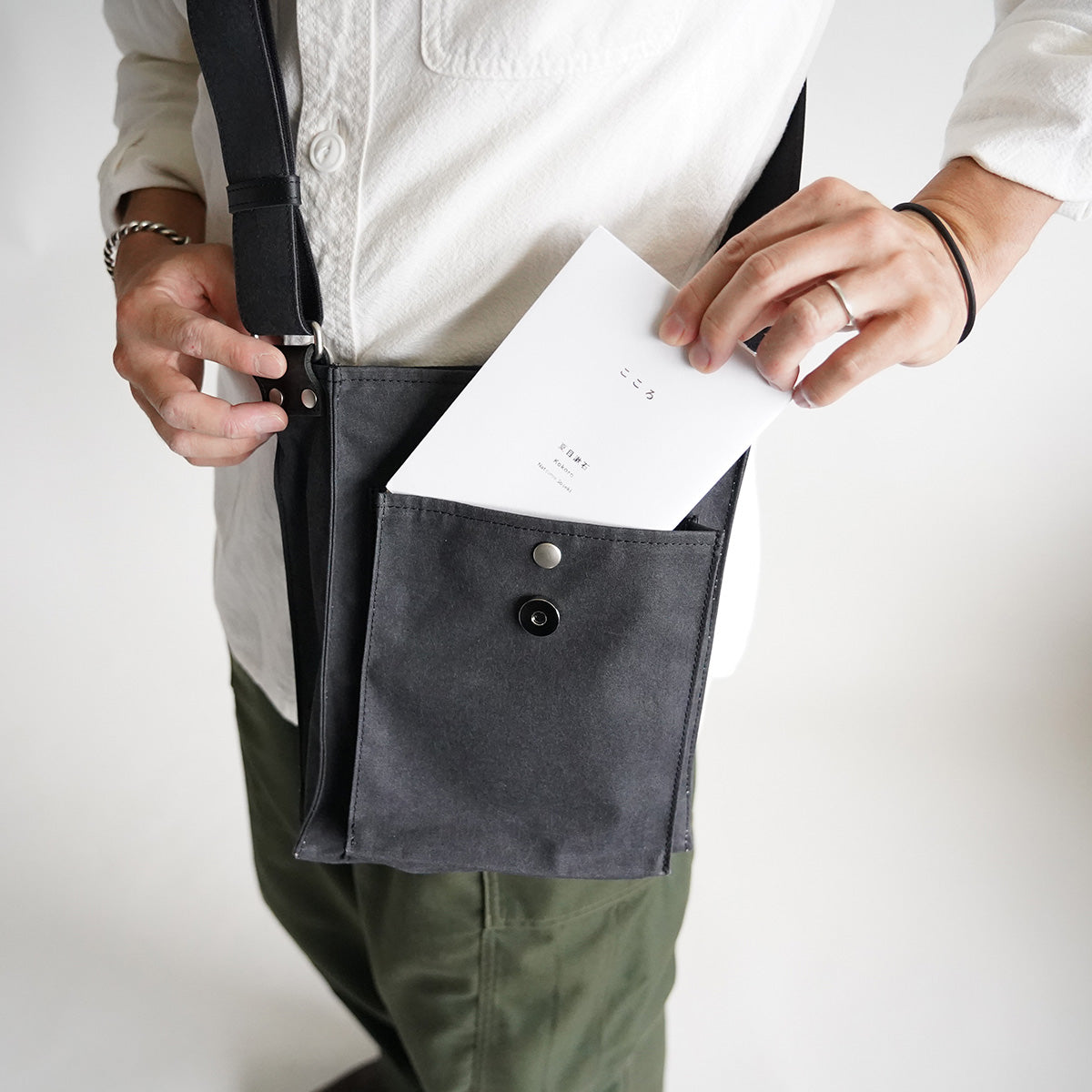 Shelter Duck Shoulder Bag INS601