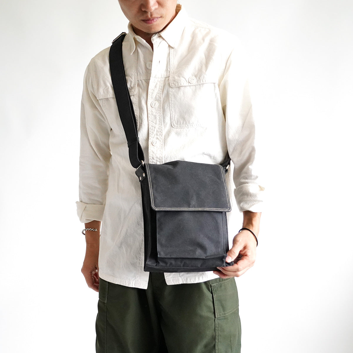 Shelter Duck Shoulder Bag INS601