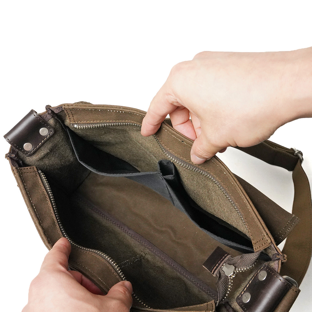 Shelter Duck Horizontal Shoulder Bag (S) INS602