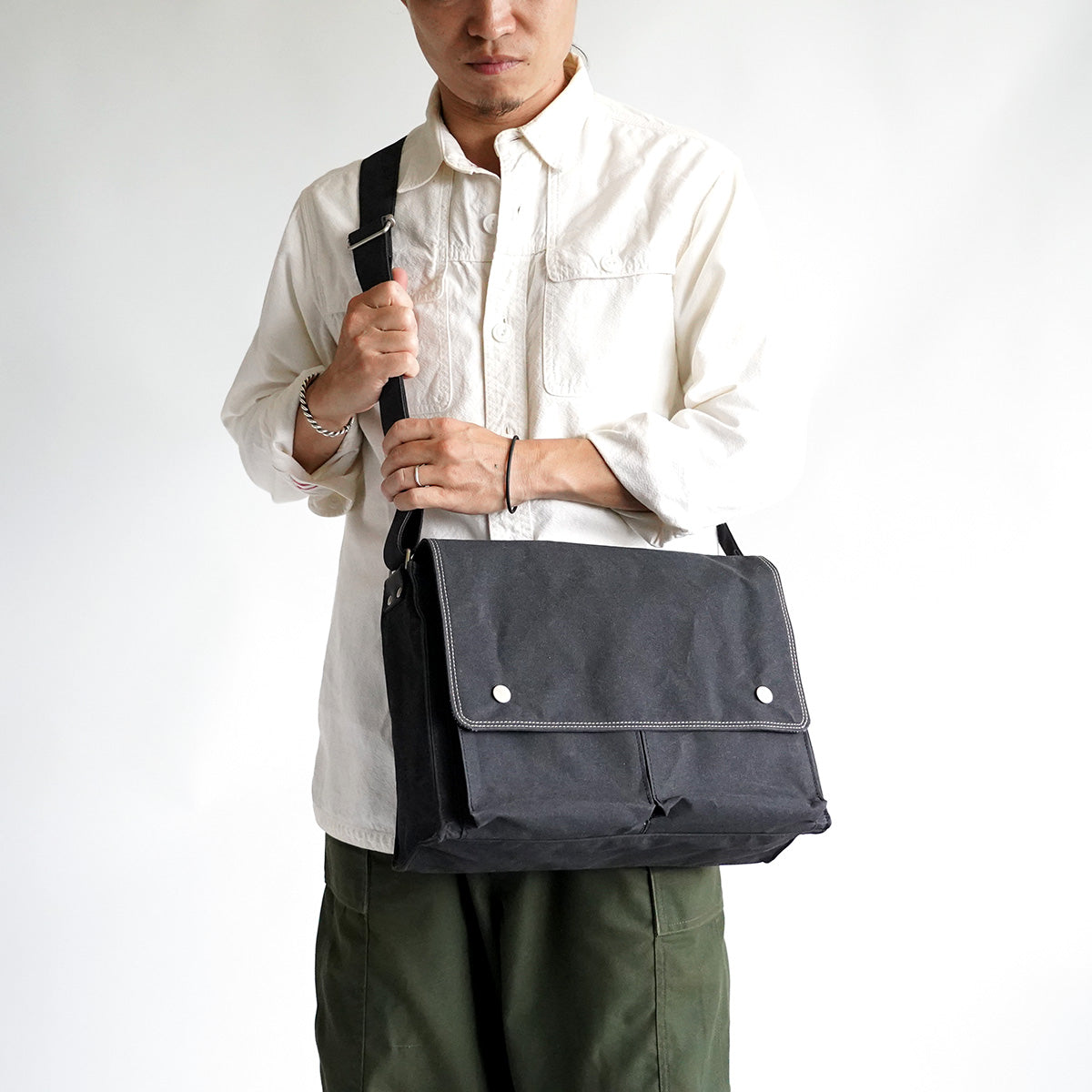 Shelter Duck Horizontal Shoulder Bag (L) INS603