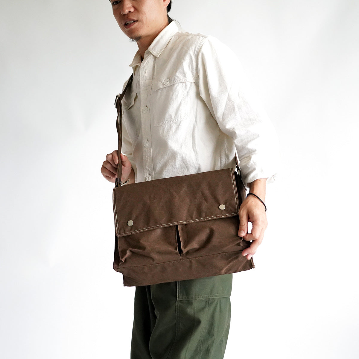 Shelter Duck Horizontal Shoulder Bag (L) INS603