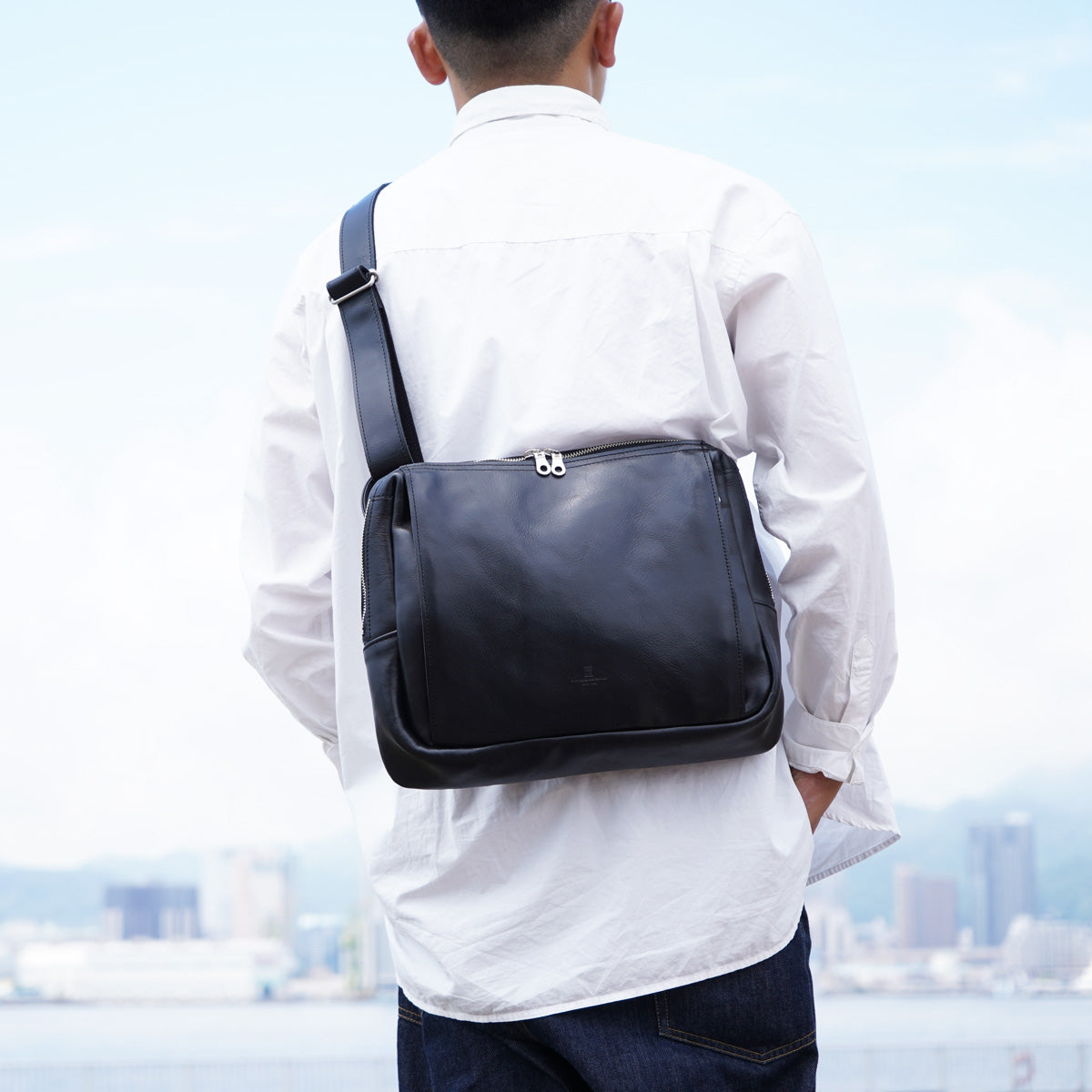 SLANTING -スランティング- ヨコ型ボディバッグ KOT1012