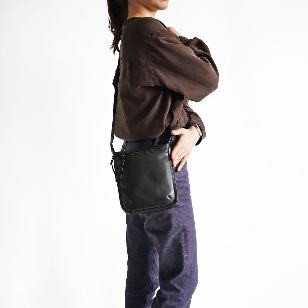 Glossy Expandable Vertical Shoulder Bag LZKM1500