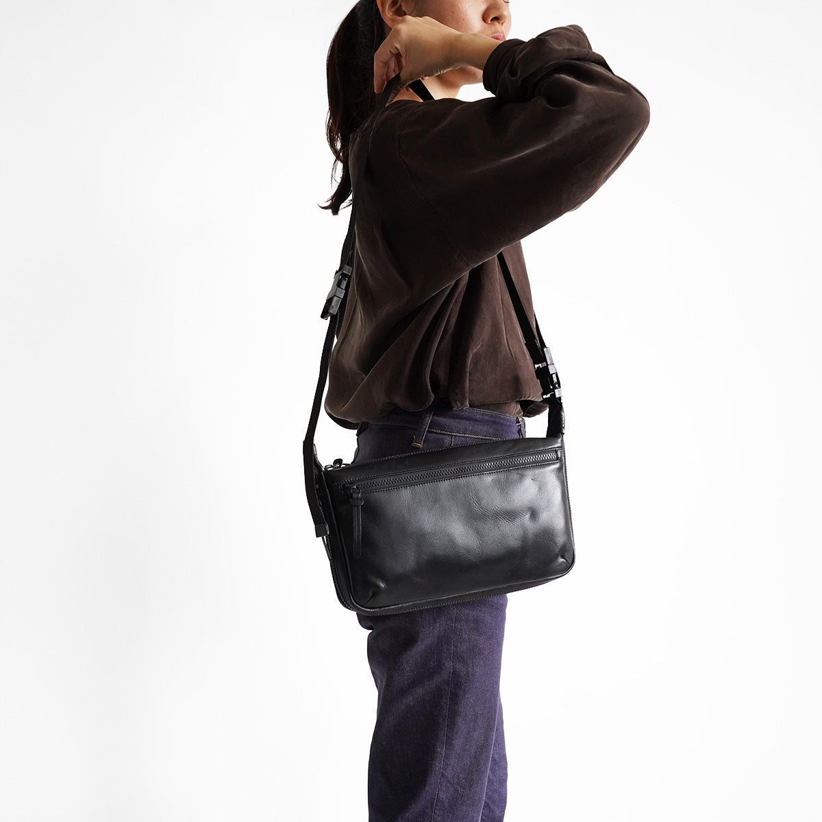 Glossy Expandable Horizontal Shoulder Bag M LZKM1502