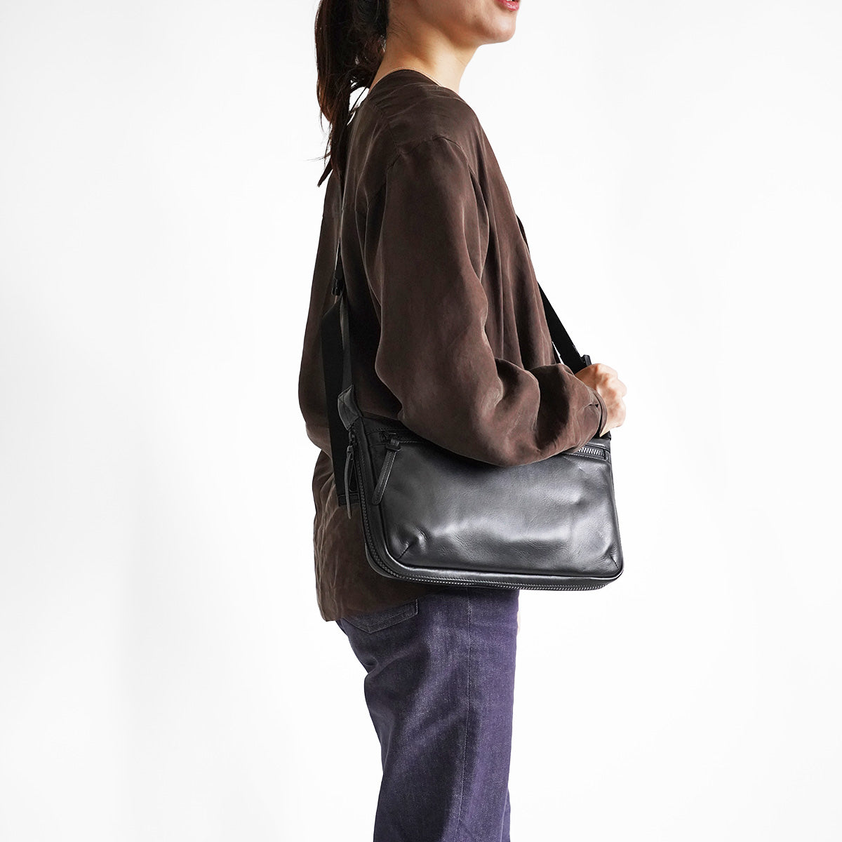Glossy Expandable Horizontal Shoulder Bag M LZKM1502