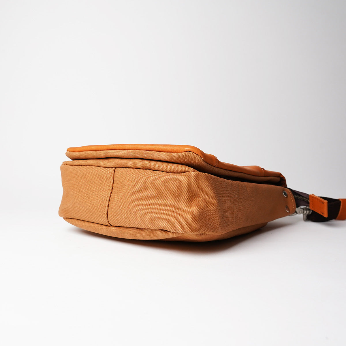 グローブレザー タテ型ショルダーバッグ YNM232