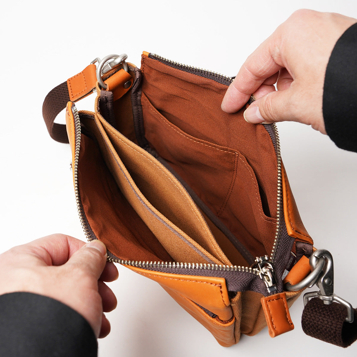 グローブレザー ヨコ型ミニショルダーバッグ YNM233