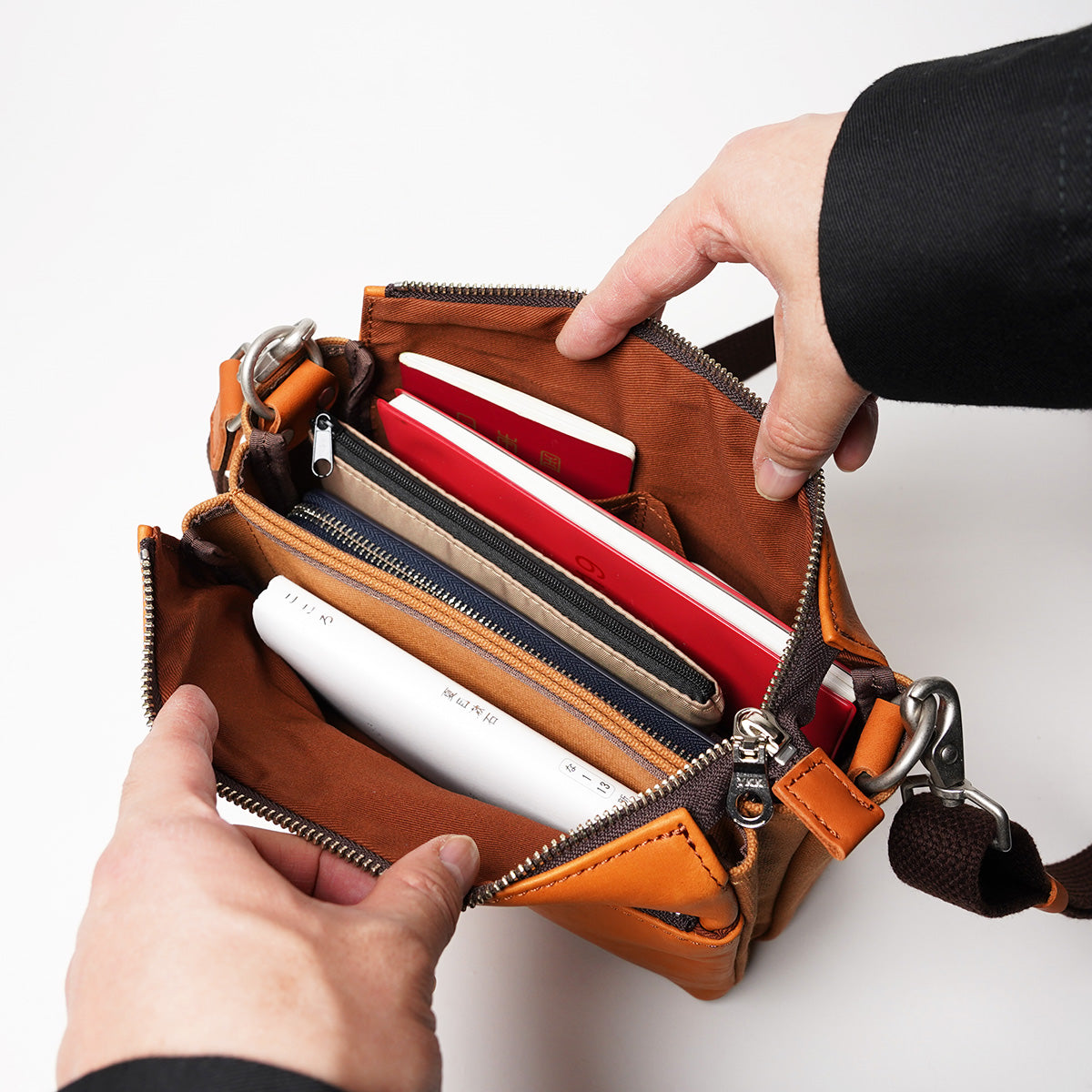 グローブレザー ヨコ型ミニショルダーバッグ YNM233