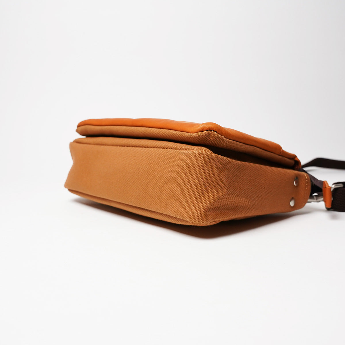 グローブレザー ヨコ型ミニショルダーバッグ YNM233