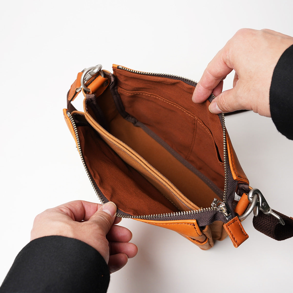 グローブレザー ヨコ型ミニショルダーバッグ YNM233