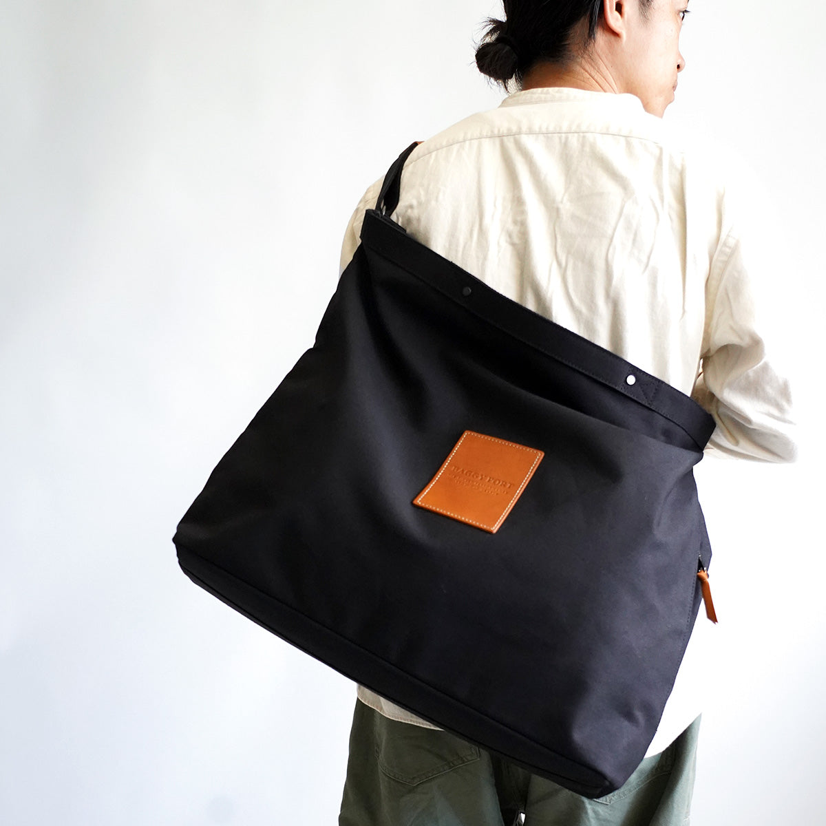 BLACK -Black- One-shoulder bag YNM427