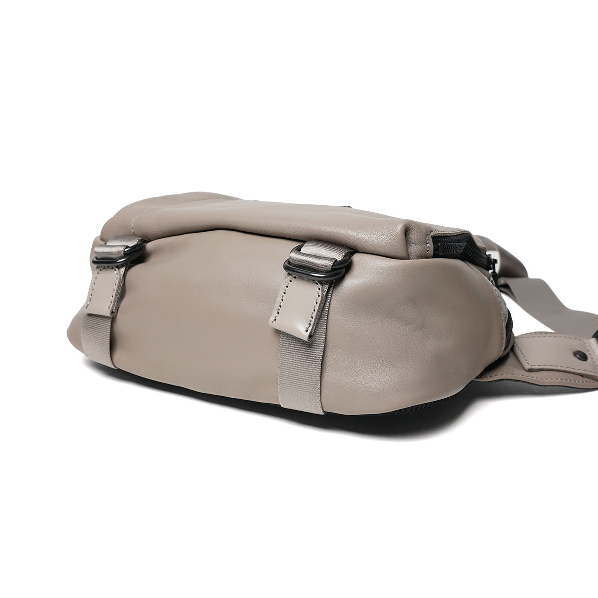 オイルソフトレザー ヨコ型 ボディバッグ YNM990