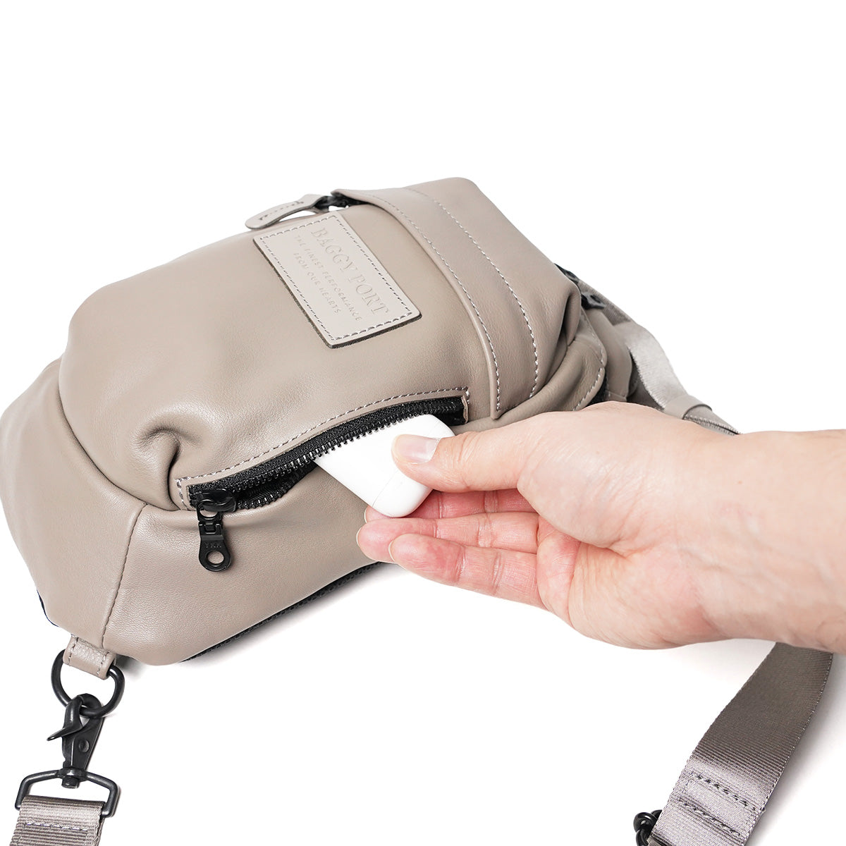 オイルソフトレザー タテ型 ボディバッグ YNM991