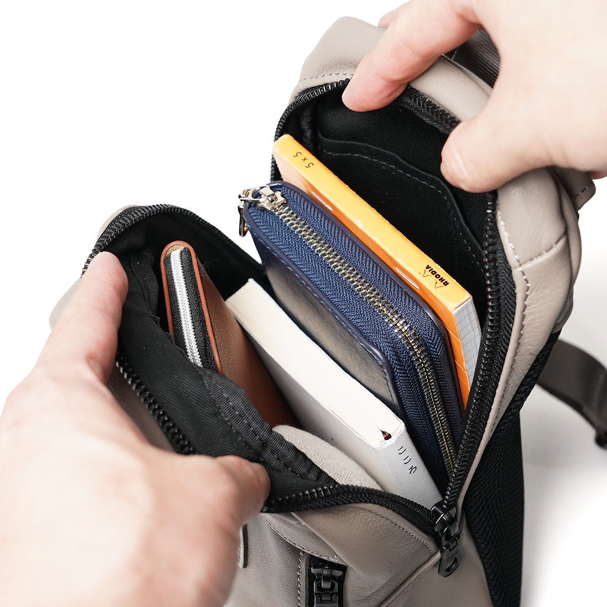 オイルソフトレザー タテ型 ボディバッグ YNM991