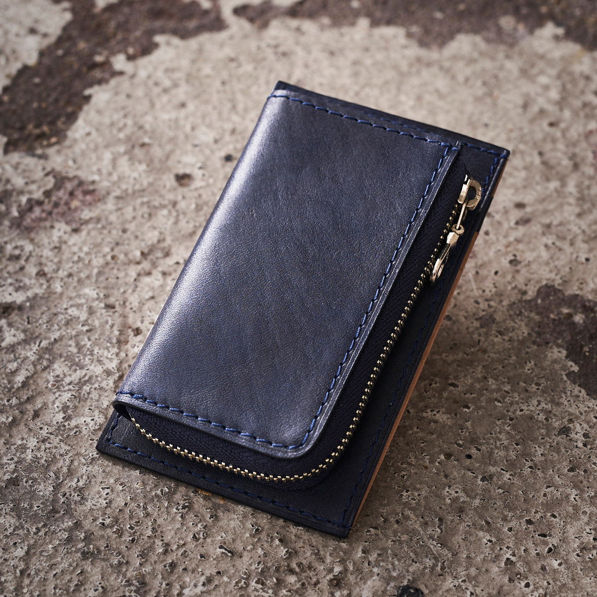 Indigo-dyed leather compact mini wallet ZYS092