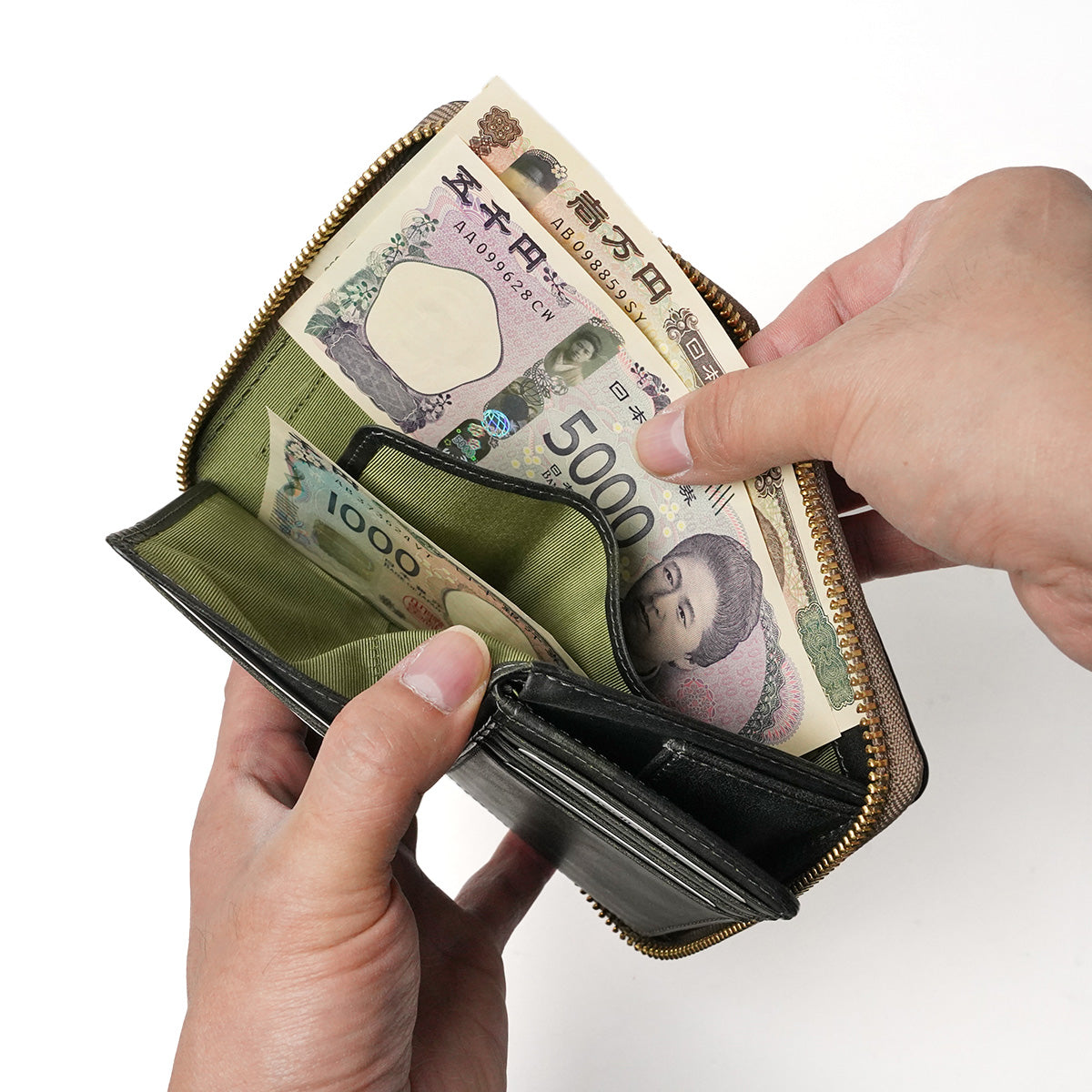 BLACK ON - Black On - Round Zipper Half Wallet ZYS1101